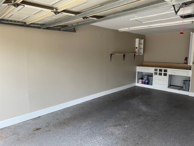 Foto del edificio - 11215 Mayfield Rd