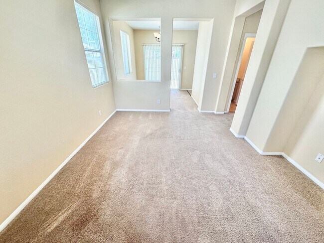 Foto del edificio - CHARMING 3 BEDROOM TWO STORY HOME
