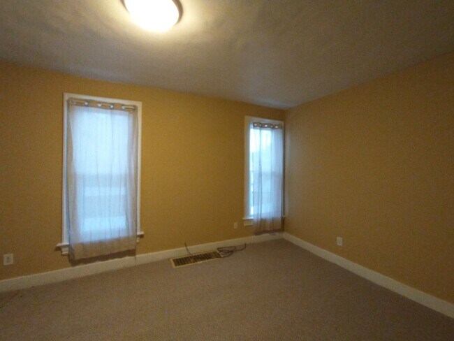 Foto del edificio - 348 8th Ave SW