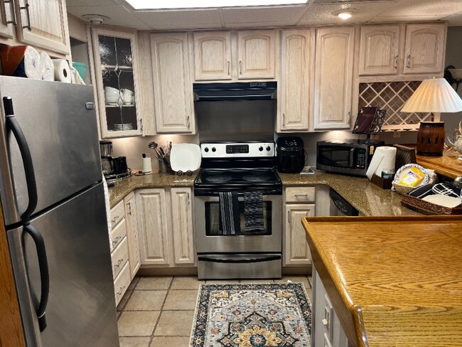 Building Photo - 2641 Waters Edge Dr