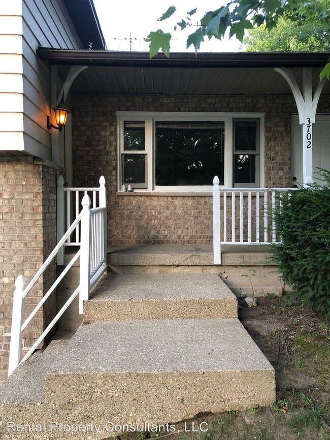 Foto del edificio - 3700-3702 Kalamazoo Ave SE