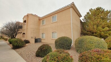 Building Photo - 6800 Vista Del Norte Dr NE