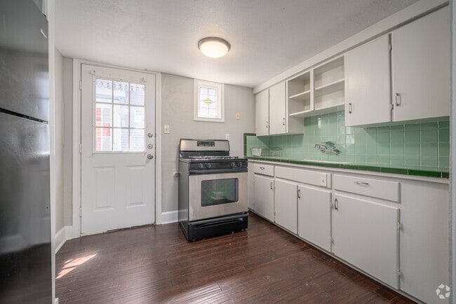 Studio - 550SF - Kitchen - Avondale and Crocker Street Apartments