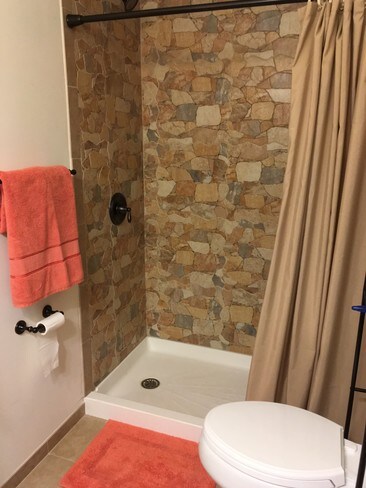 Jack / Jill upstairs bathroom - 1750 NJ-35