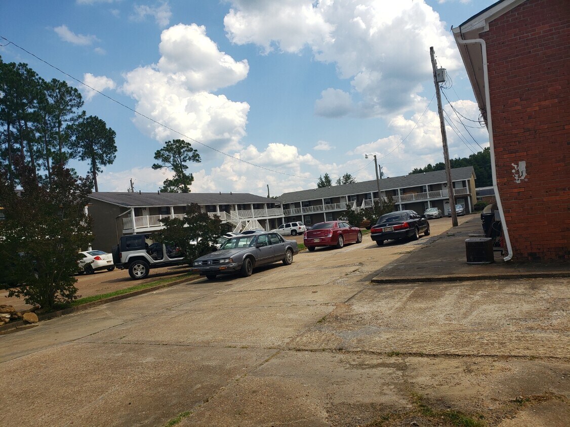 Foto del edificio - 201 Lynn Ln