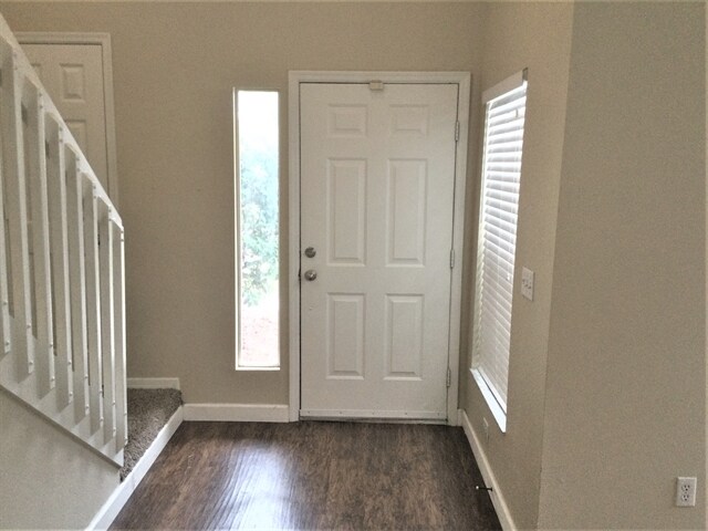 Foto del edificio - 7909 Hathaway Dr