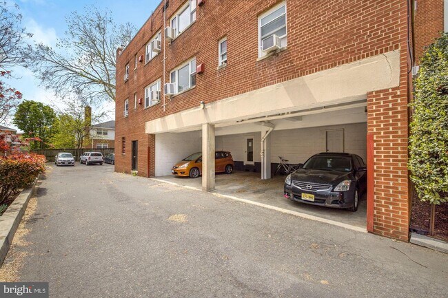 Building Photo - 1712 21st Rd N