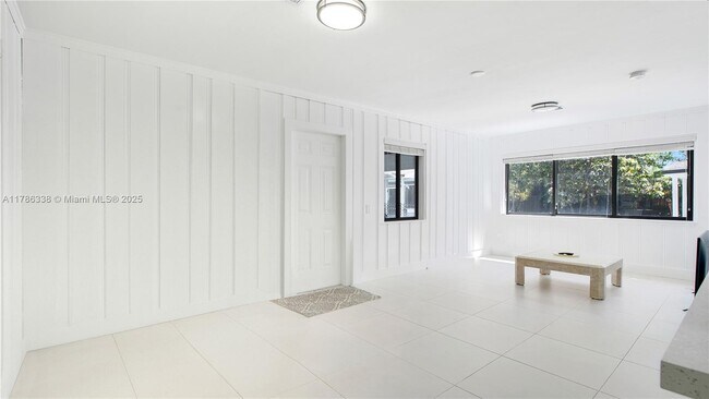 Foto del edificio - 1750 NE 144th St