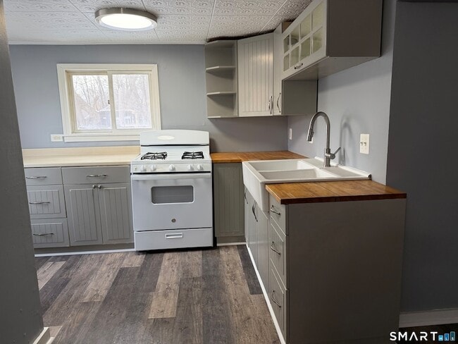 Building Photo - 144 Wetmore Ave