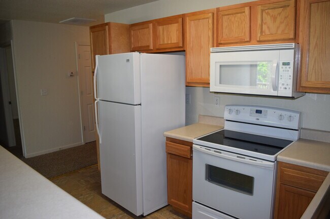 Foto del edificio - Beautiful 2 Bedroom, 2 Bathroom Duplex with a Garage!