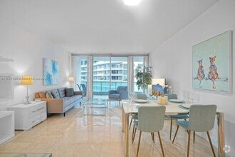 Building Photo - 1331 Brickell Bay Dr