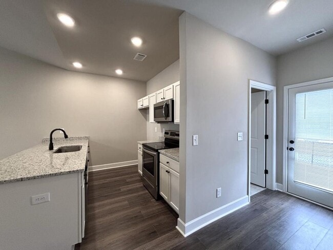 Building Photo - 601 Parkview Ct