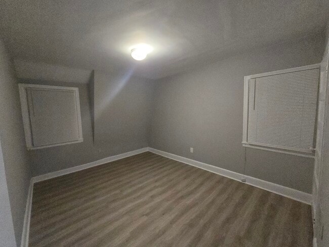 Building Photo - 3413 W 10th St