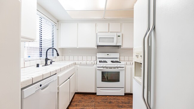 Foto del edificio - 2 Story Townhouse