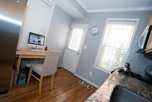 Foto del edificio - 777 Kenyon St NW