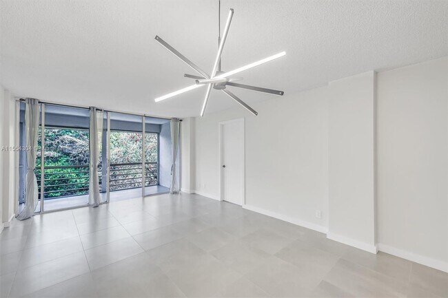 Building Photo - 105 Royal Pk Dr