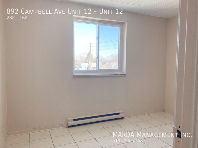 Photo du bâtiment - SPACIOUS 2 BED/1 BATH APT ON CAMPBELL + HYDRO