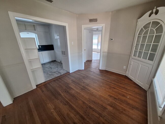 Foto del edificio - 3 bedroom, 1 bath