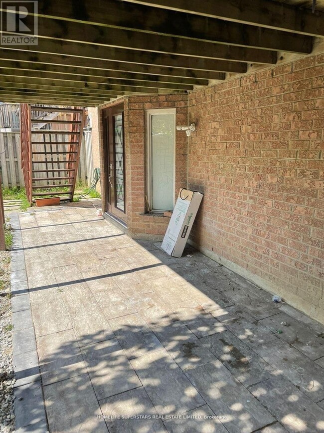 Building Photo - 274 Oxbow Crescent