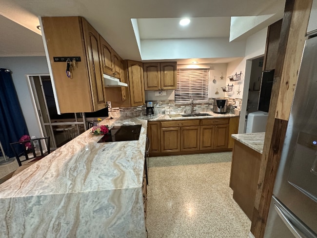 Building Photo - 819 Schumann Dr