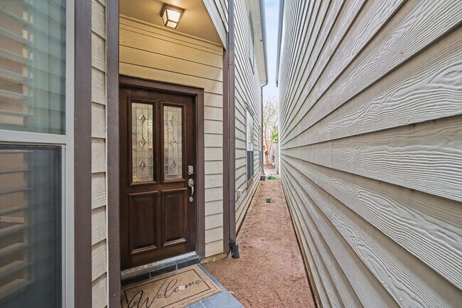 Foto del edificio - 5205 Larkin St