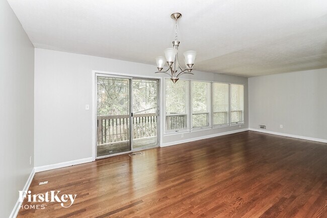 Foto del edificio - 460 E Kildare Ave NW