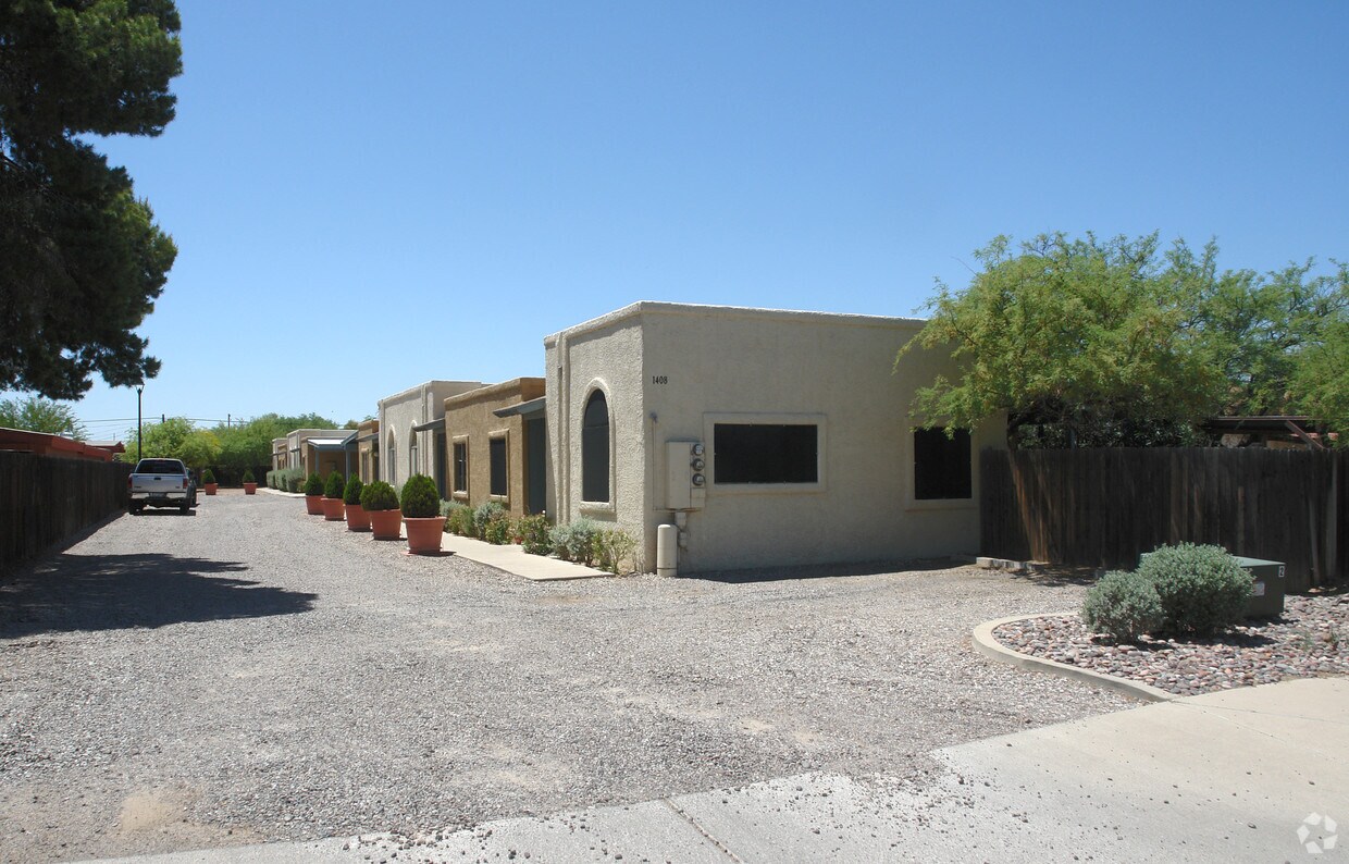 Primary Photo - 1408-&1410 E Hedrick Dr