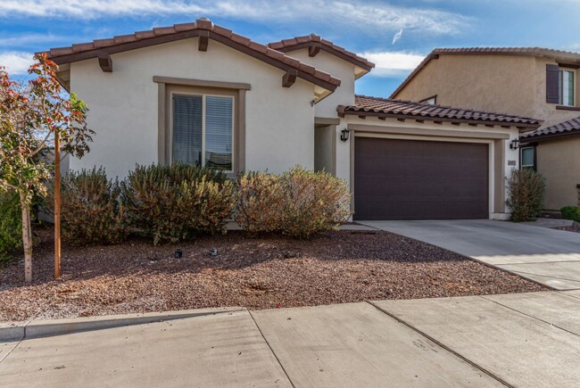 Building Photo - Move-In Ready Home with Verrado Amenities!