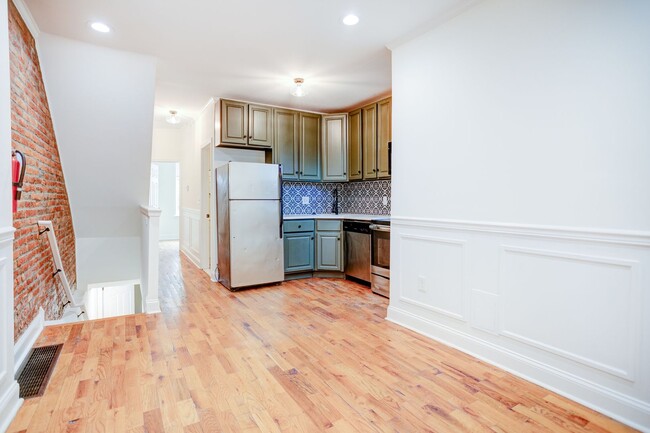 Building Photo - 2226 N Sydenham St