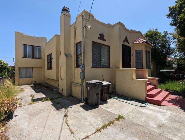 Building Photo - 2806 22nd Ave