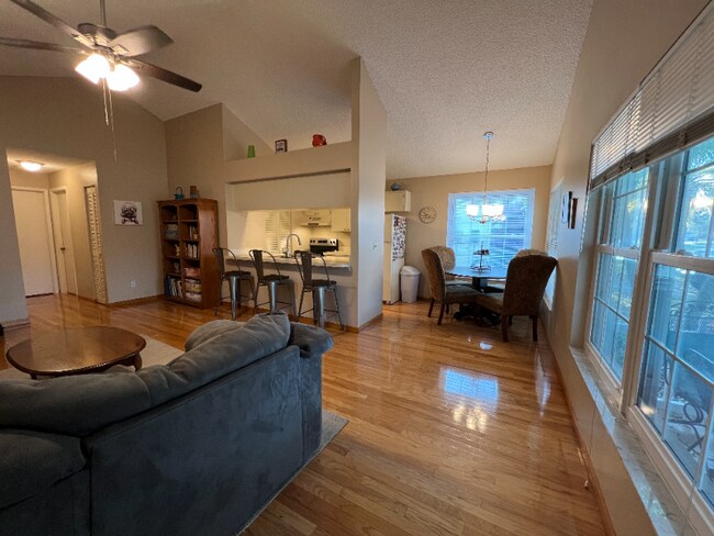 Building Photo - 626 Bellingham Pl