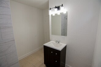 Building Photo - 10815 Ritow St