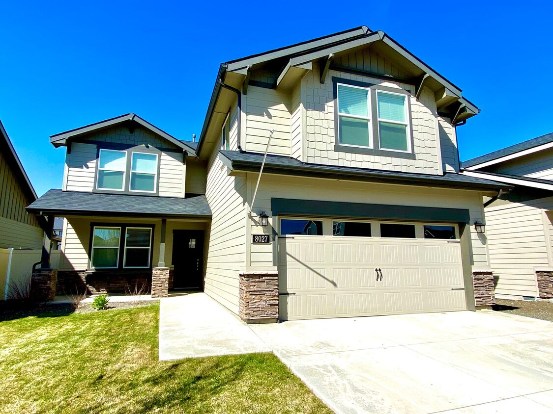 Primary Photo - Lovely 5 Bed 4 Bath South East Boise Home ...