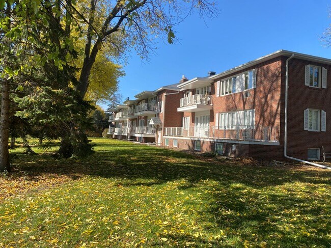 Building Photo - 6005 Eden Prairie Rd