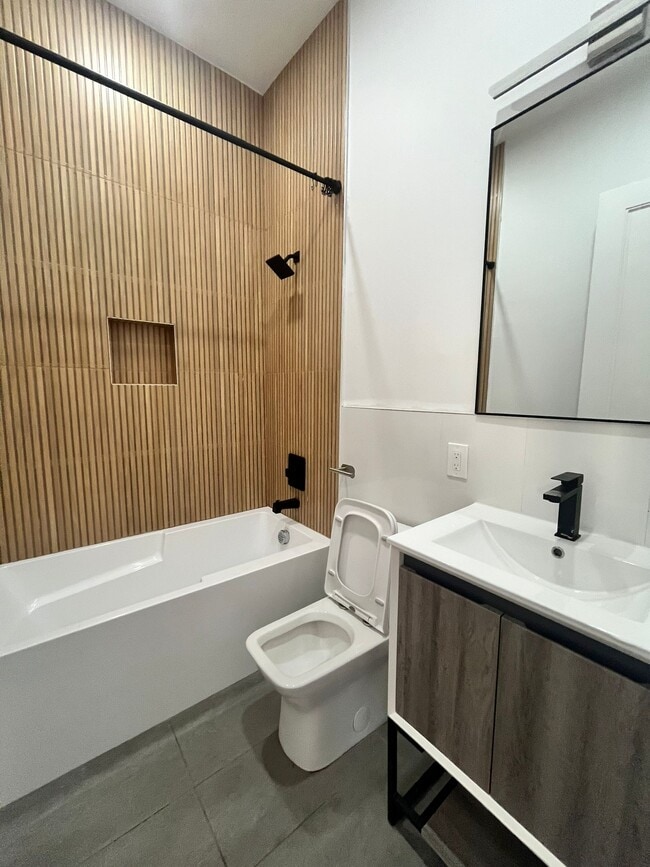 283 Webster Ave 1F - 285 Webster Ave