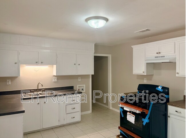 Foto del edificio - 1408 Cairn Cir