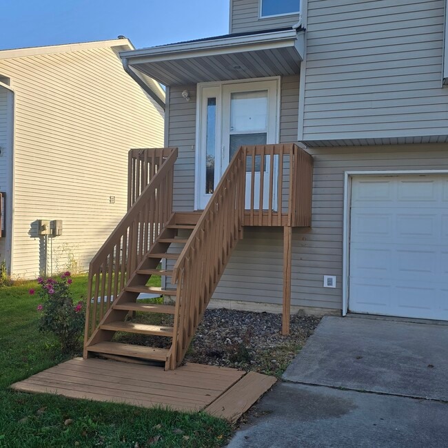 Escaleras delanteras - 1415 Kodiak Ct