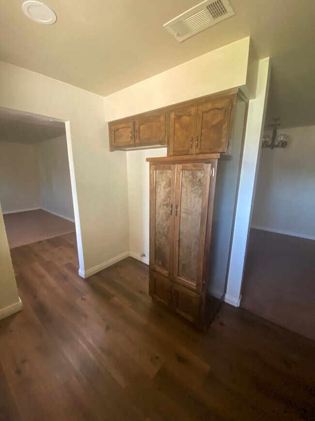 Foto del edificio - Spacious home in Northeast Hanford, central air, quiet cul-de-sac lot!