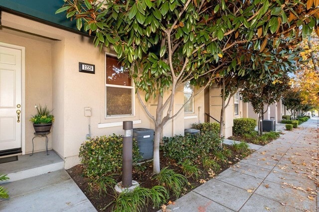 Building Photo - 1229 San Elijo Rd