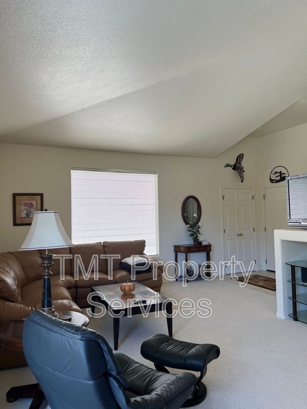 Foto del edificio - 6213 Kestrel Ln