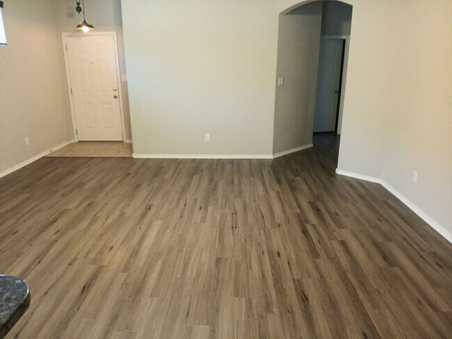 Foto del edificio - Beautiful 3 Bedroom 2 Bathroom home! Showi...