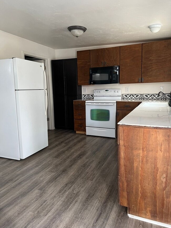 Building Photo - Lodyeen Properties LLC