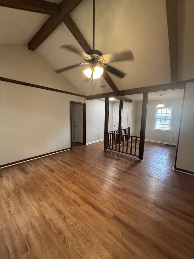 Building Photo - 3 Bed/2 Bath Ranch Style Home!