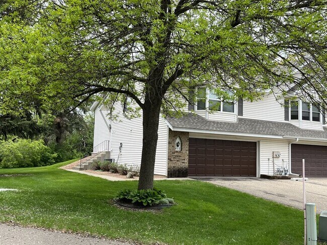 Foto del edificio - Available Now: 2 Bed/2 Bath Duplex in Burnsville