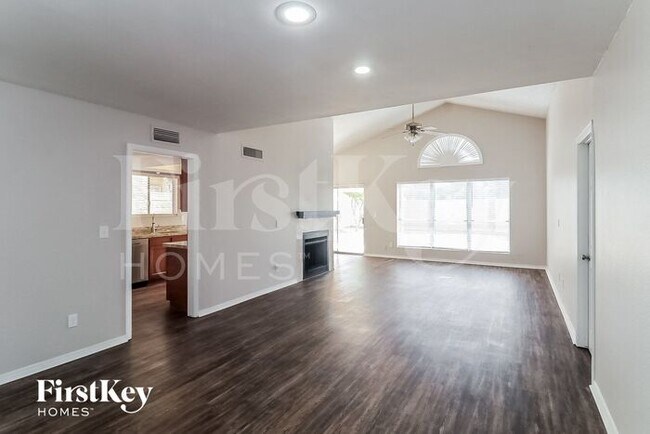 Foto del edificio - 19229 N 6th St
