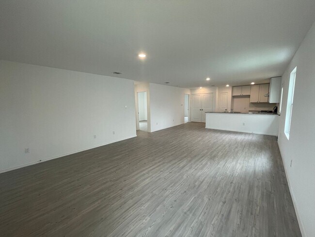 Building Photo - Beautiful New Home in Crescent Hills!