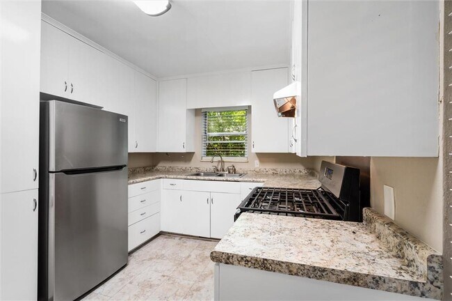 Foto del edificio - 321 Thornhill Cir