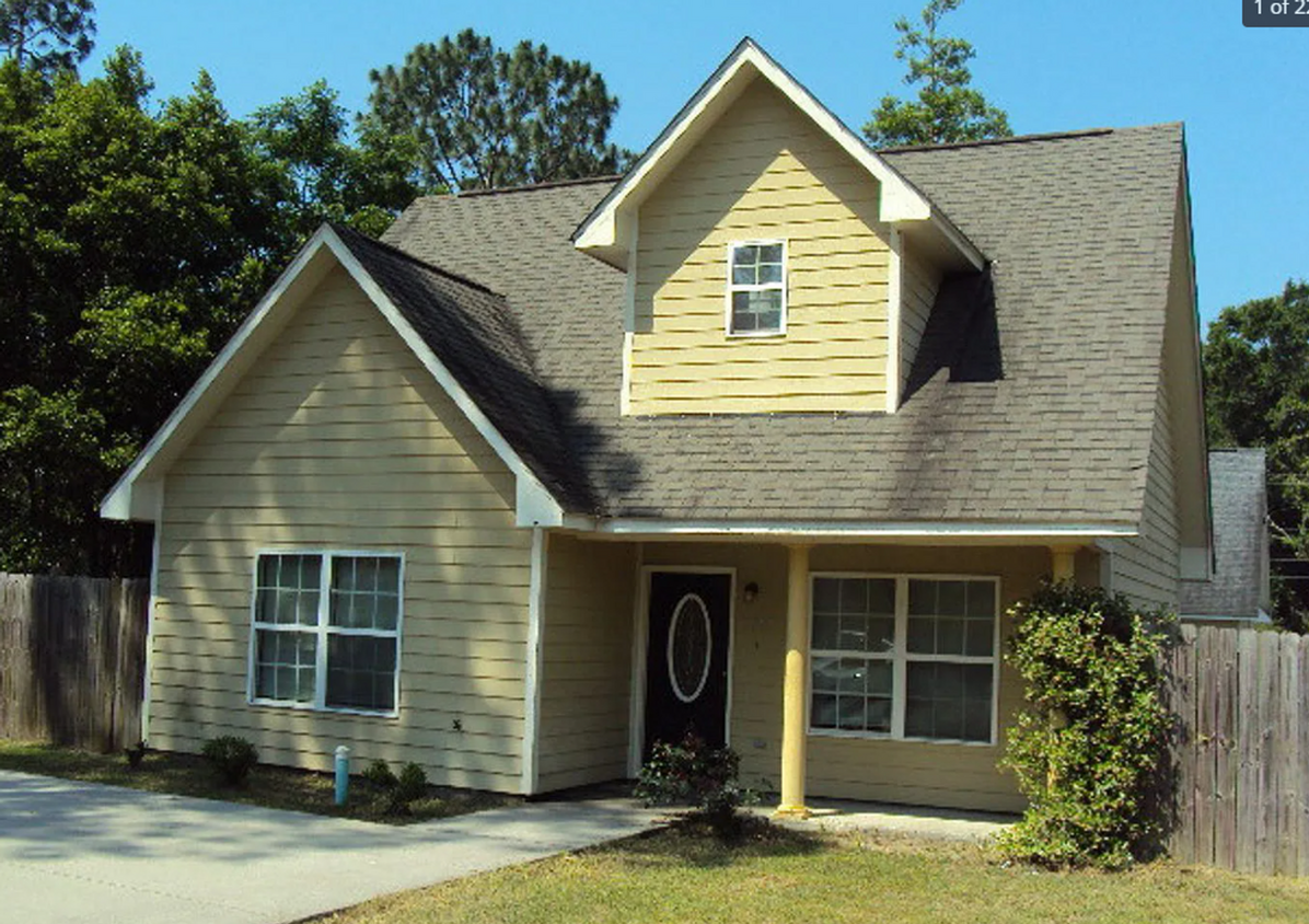 Foto principal - Charming 3-Bedroom Home in Lake Park, GA –...