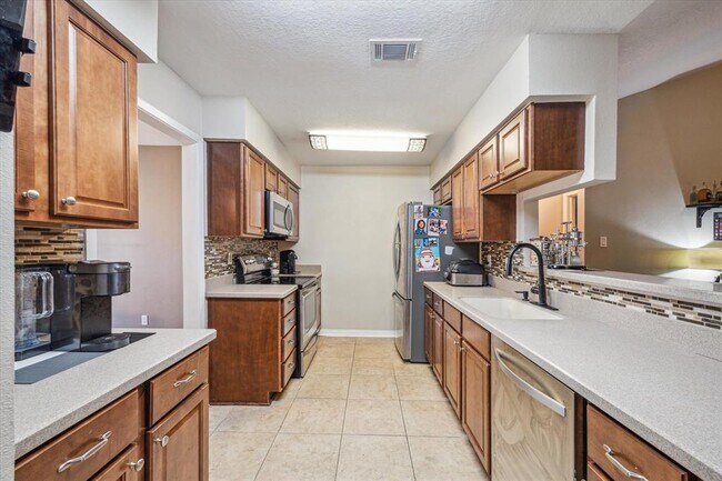 Foto del edificio - 6227 Creekside Ln