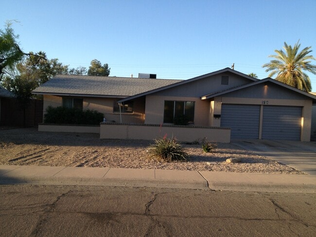 Photo - 514 E Hermosa Dr House